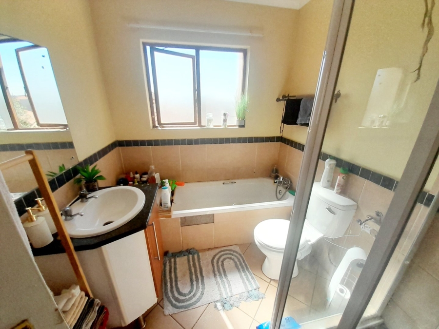 2 Bedroom Property for Sale in Silver Stone Country Estate Gauteng
