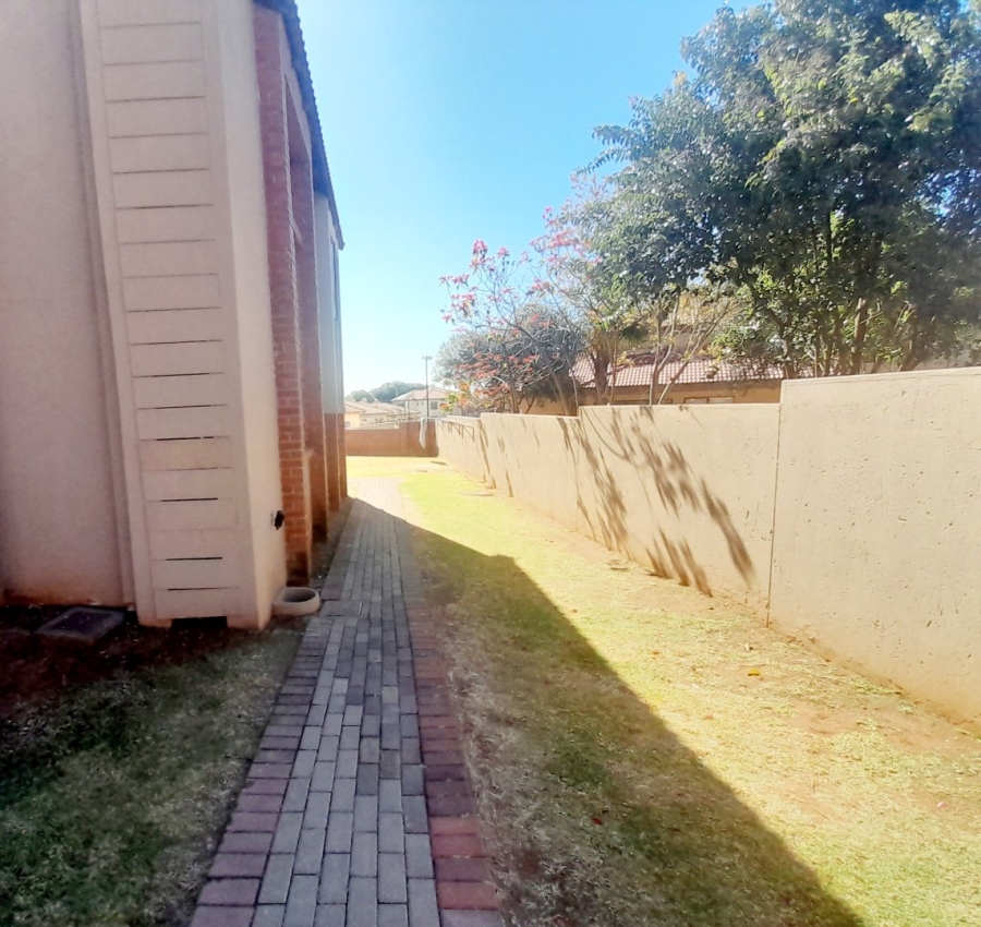 2 Bedroom Property for Sale in Silver Stone Country Estate Gauteng