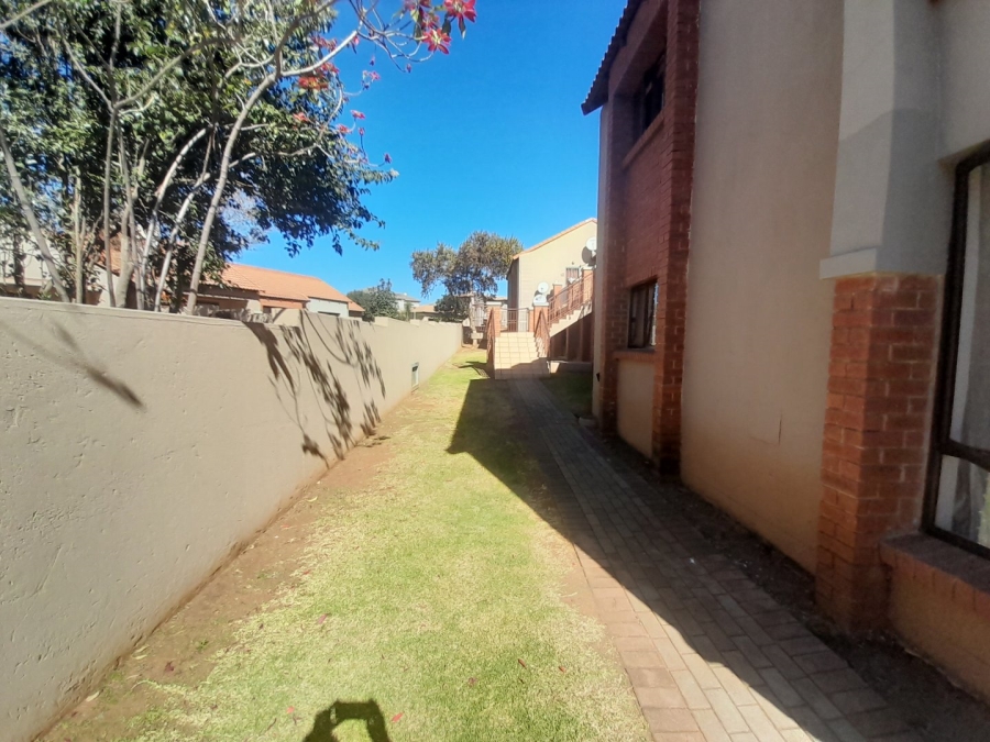 2 Bedroom Property for Sale in Silver Stone Country Estate Gauteng