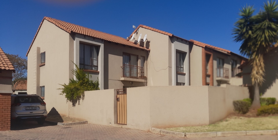 2 Bedroom Property for Sale in Silver Stone Country Estate Gauteng