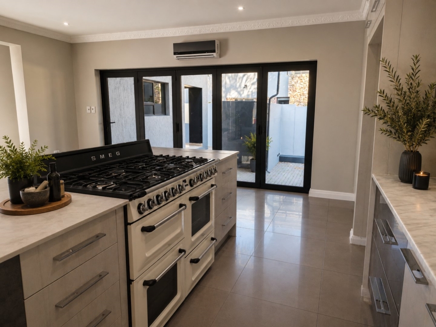 6 Bedroom Property for Sale in Copperleaf Estate Gauteng