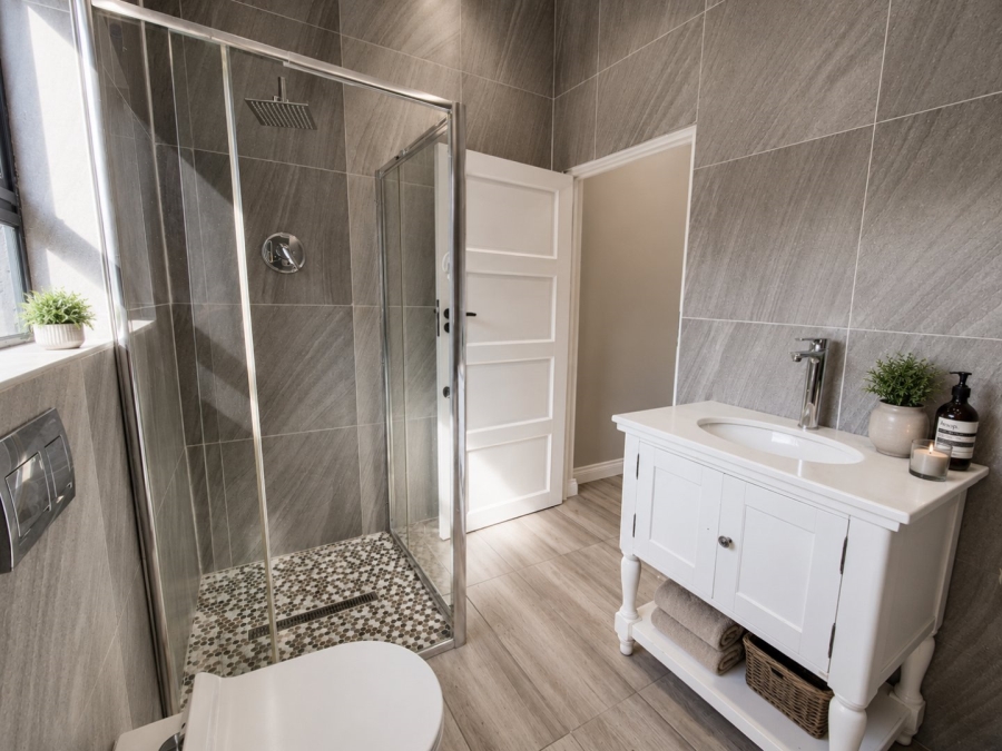 6 Bedroom Property for Sale in Copperleaf Estate Gauteng
