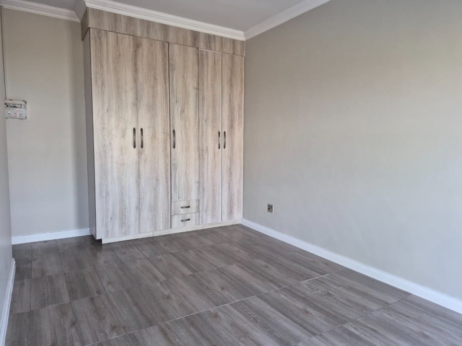 6 Bedroom Property for Sale in Copperleaf Estate Gauteng
