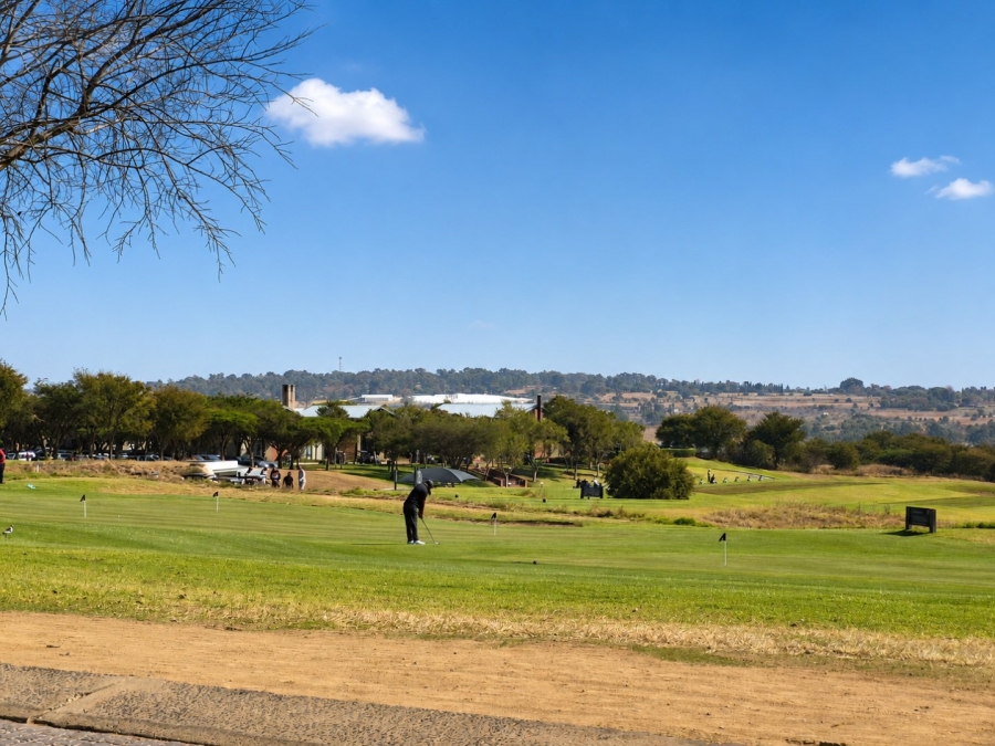 6 Bedroom Property for Sale in Copperleaf Estate Gauteng