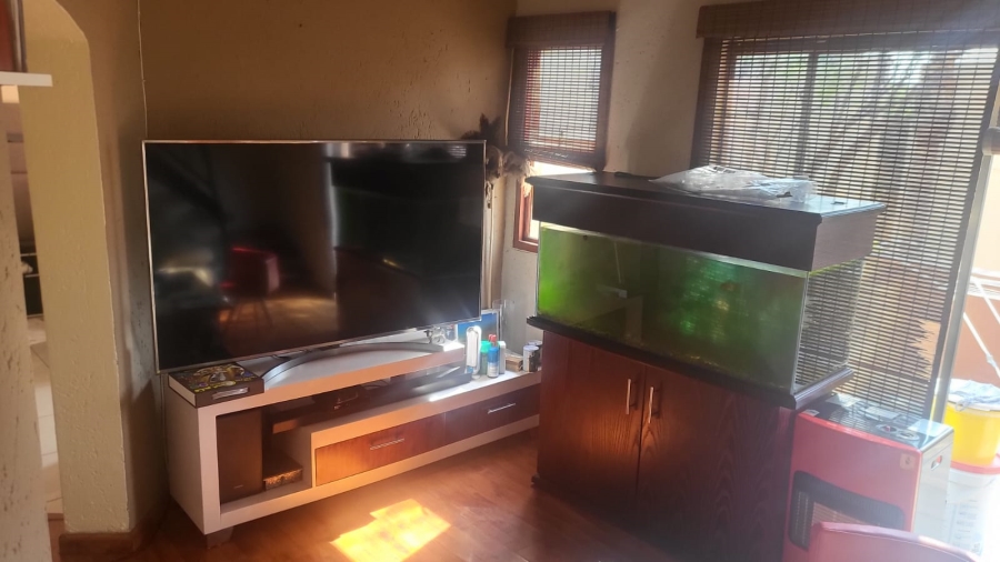  Bedroom Property for Sale in Bromhof Gauteng