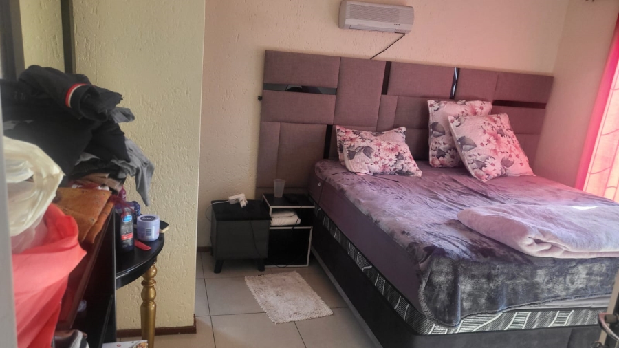  Bedroom Property for Sale in Bromhof Gauteng