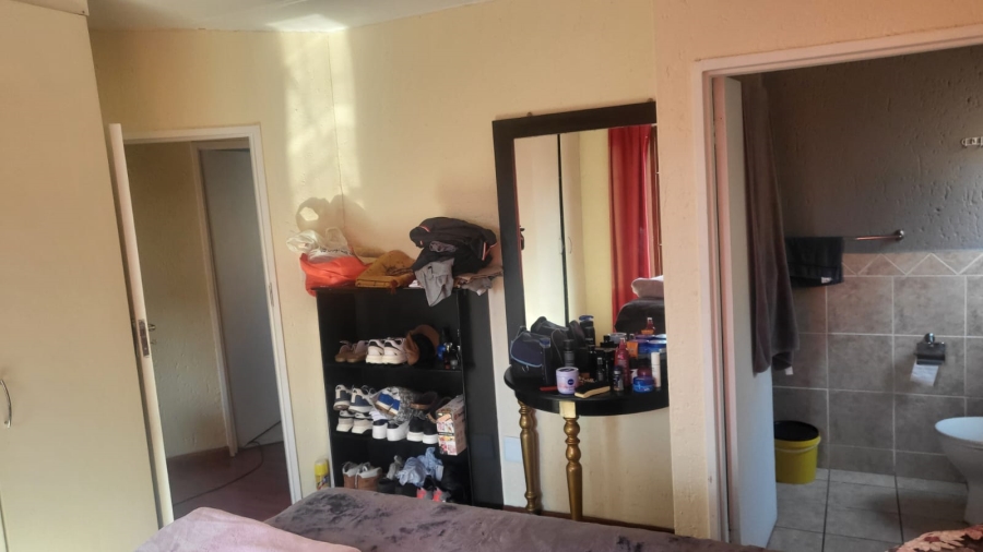  Bedroom Property for Sale in Bromhof Gauteng
