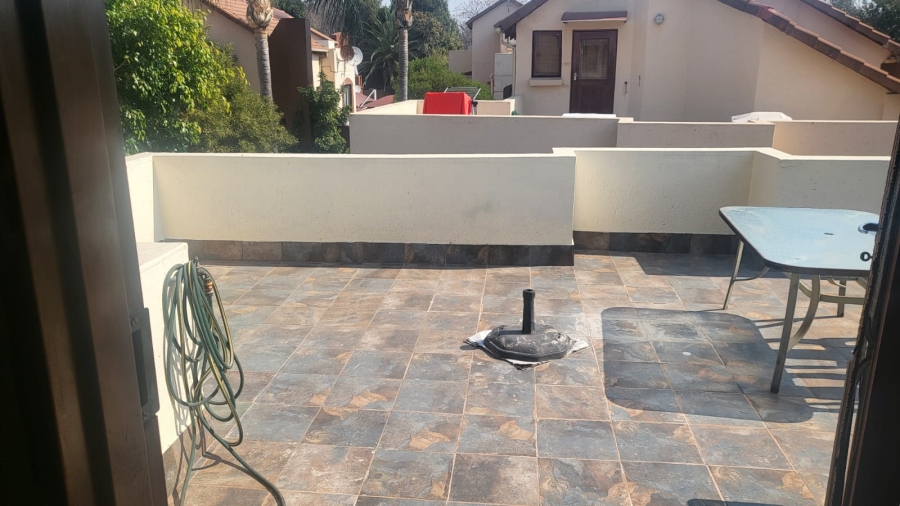  Bedroom Property for Sale in Bromhof Gauteng
