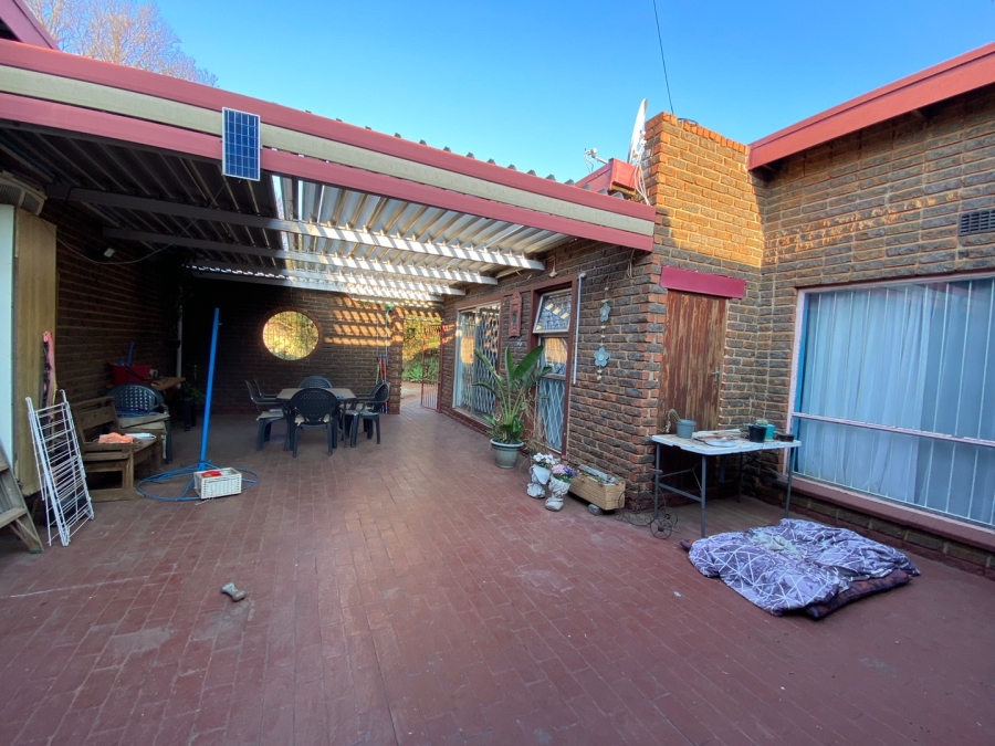 3 Bedroom Property for Sale in Dersley Gauteng