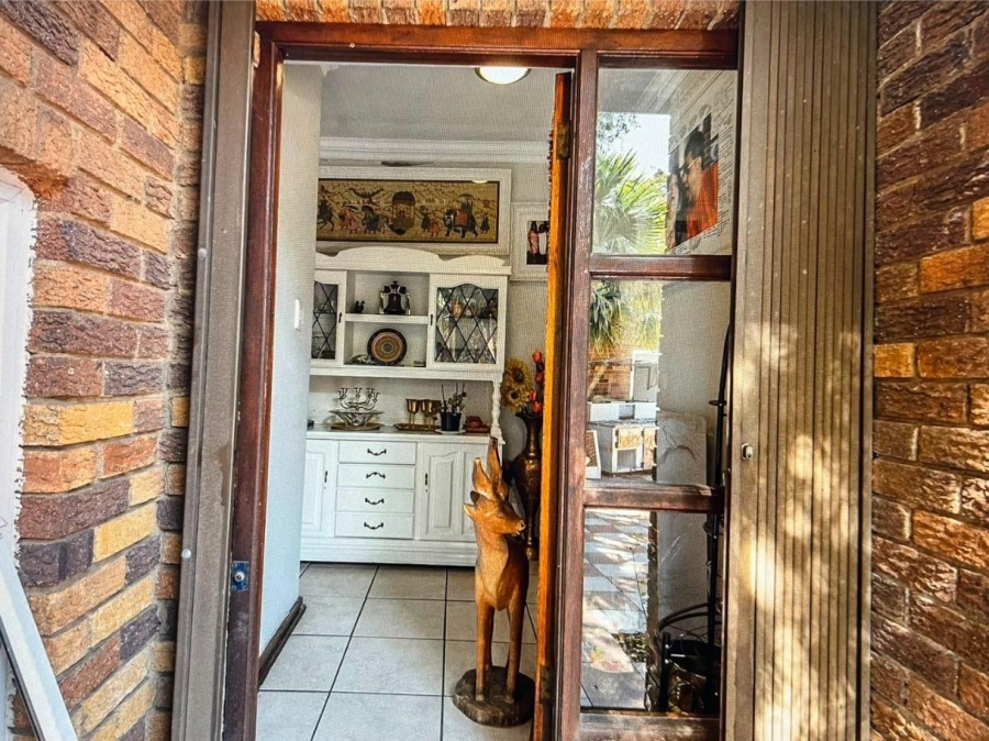 To Let 3 Bedroom Property for Rent in Sandown Gauteng