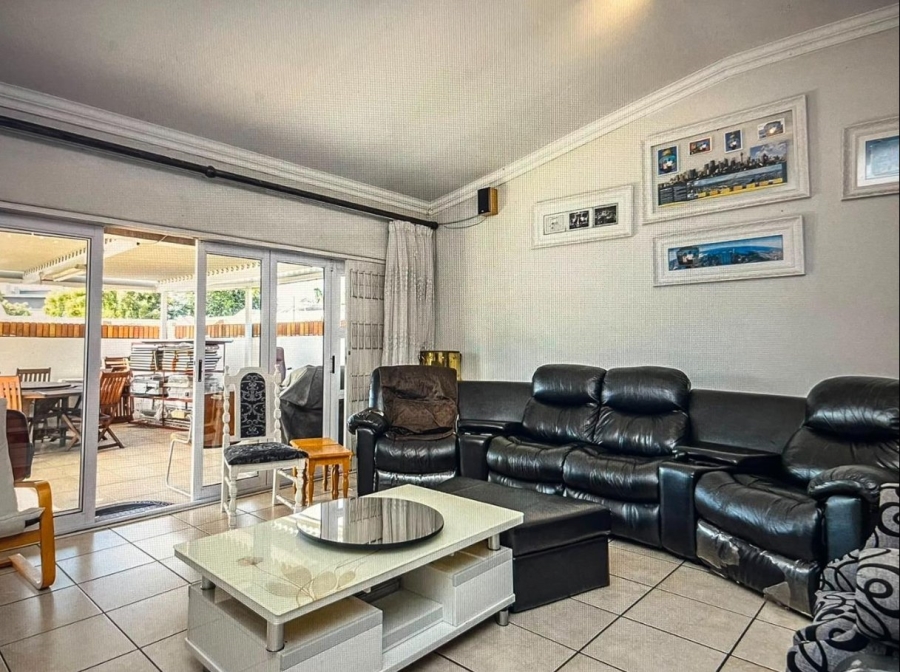 To Let 3 Bedroom Property for Rent in Sandown Gauteng
