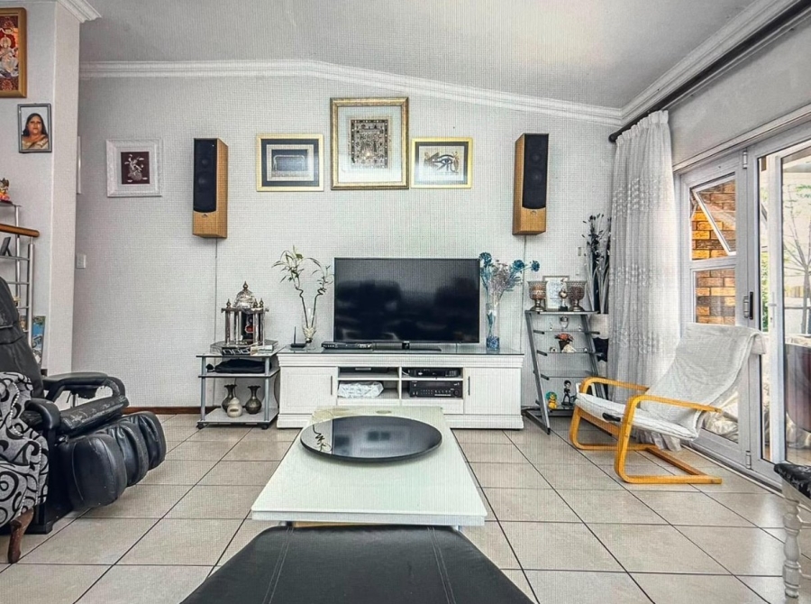 To Let 3 Bedroom Property for Rent in Sandown Gauteng