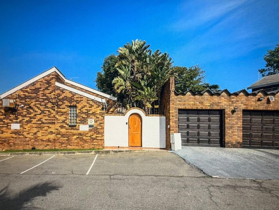 To Let 3 Bedroom Property for Rent in Sandown Gauteng