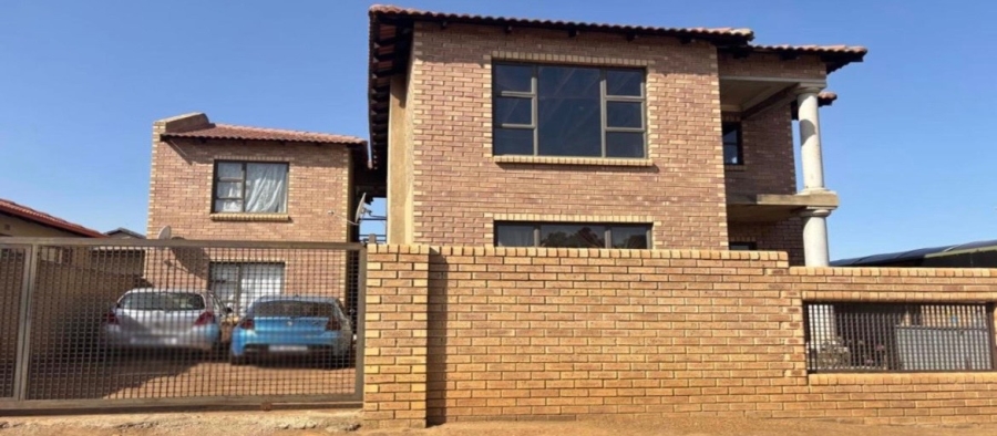  Bedroom Property for Sale in Naturena Gauteng