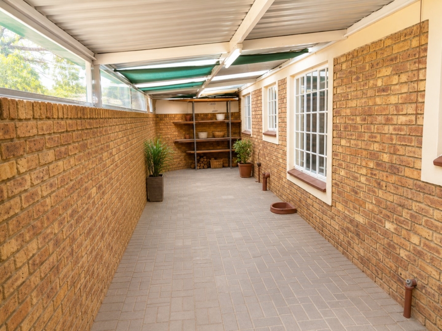 2 Bedroom Property for Sale in Wilgeheuwel Gauteng