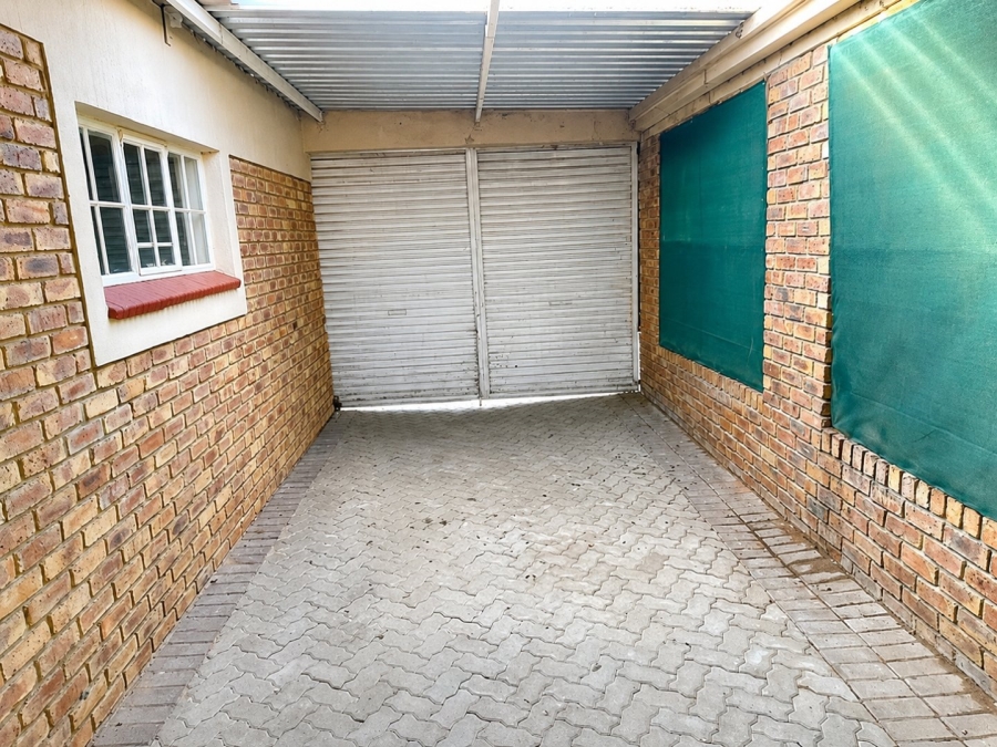 2 Bedroom Property for Sale in Wilgeheuwel Gauteng
