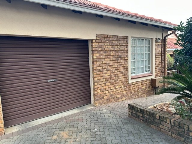 2 Bedroom Property for Sale in Wilgeheuwel Gauteng