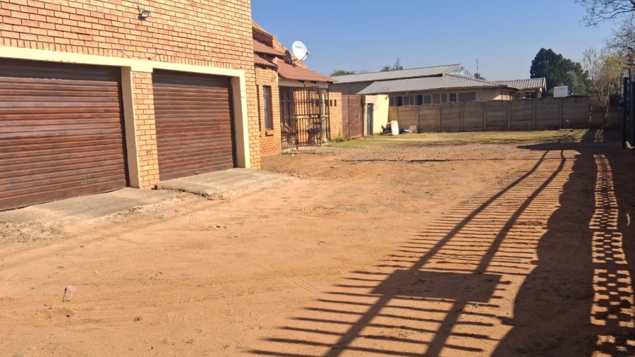 8 Bedroom Property for Sale in Leondale Gauteng