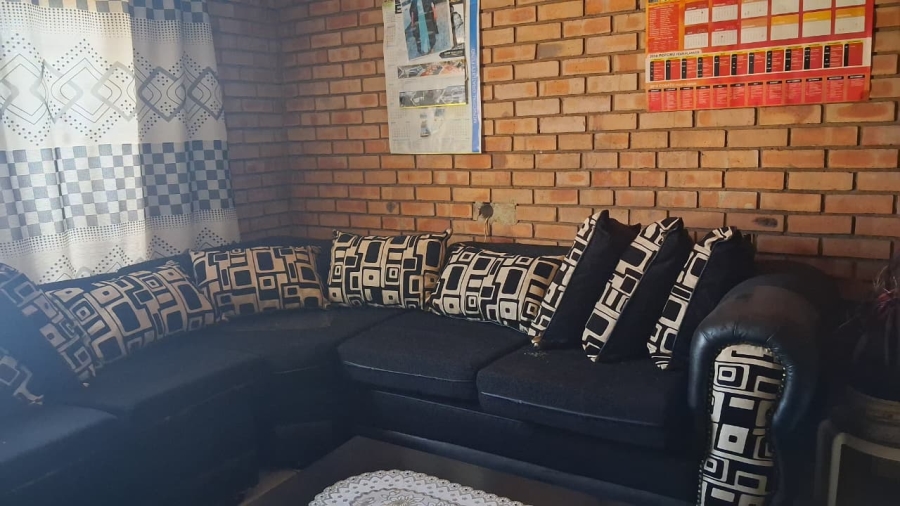 8 Bedroom Property for Sale in Leondale Gauteng