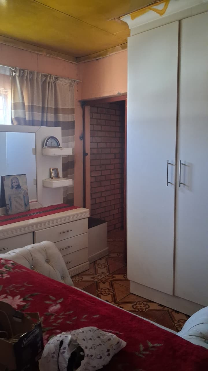 8 Bedroom Property for Sale in Leondale Gauteng
