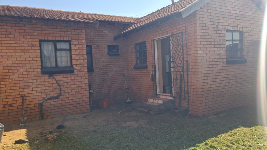 8 Bedroom Property for Sale in Leondale Gauteng