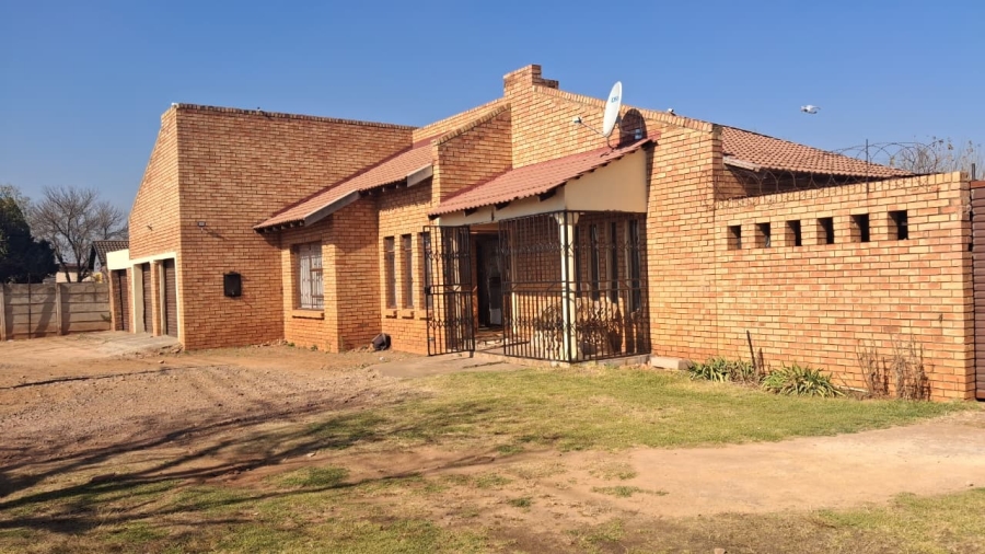 8 Bedroom Property for Sale in Leondale Gauteng