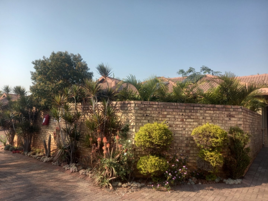 2 Bedroom Property for Sale in Sinoville Gauteng