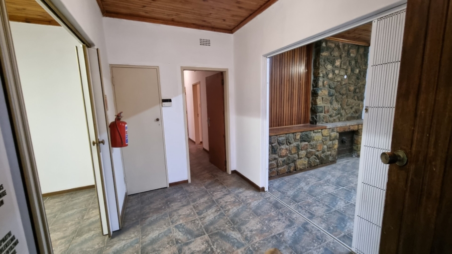 To Let 4 Bedroom Property for Rent in Eastleigh Gauteng