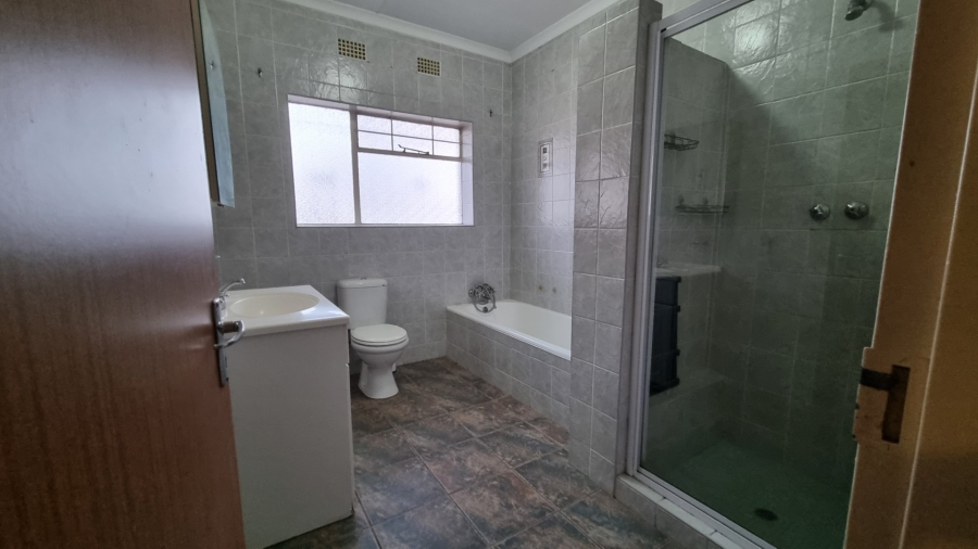 To Let 4 Bedroom Property for Rent in Eastleigh Gauteng