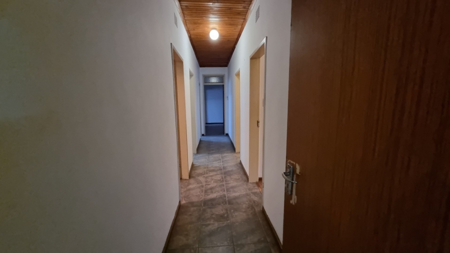 To Let 4 Bedroom Property for Rent in Eastleigh Gauteng