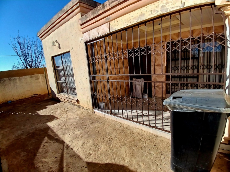  Bedroom Property for Sale in Langaville Gauteng