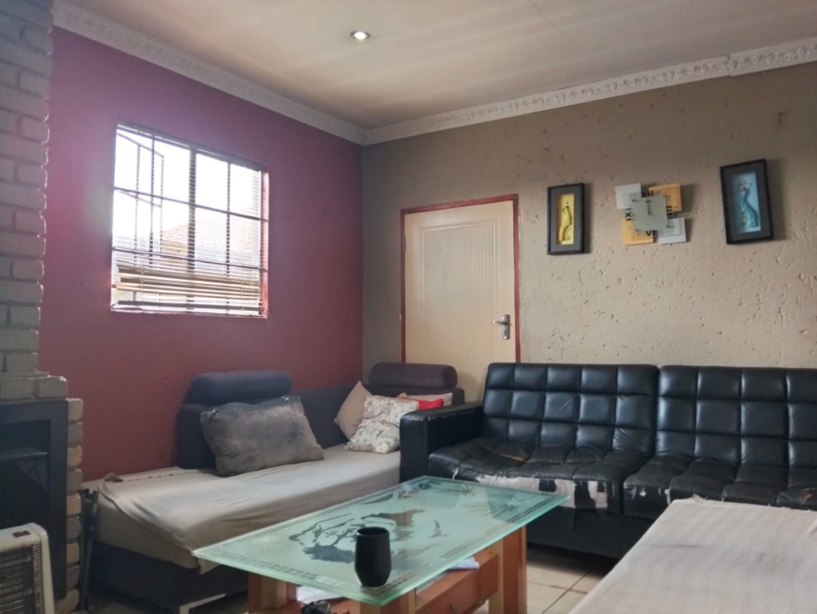  Bedroom Property for Sale in Clayville Gauteng