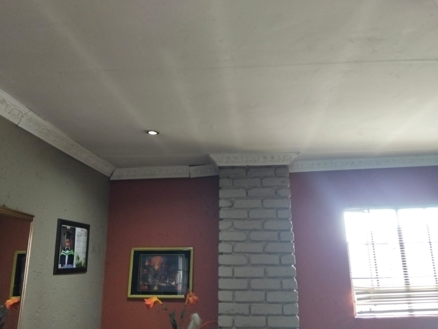  Bedroom Property for Sale in Clayville Gauteng
