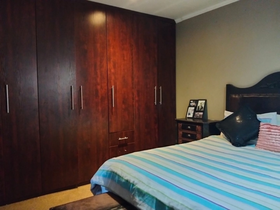  Bedroom Property for Sale in Clayville Gauteng
