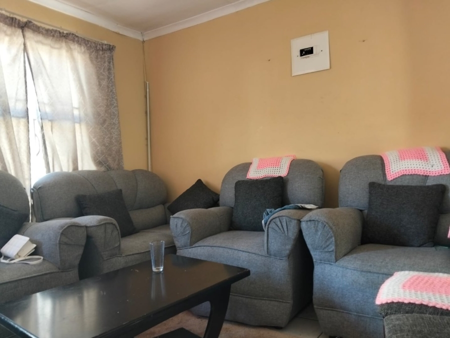  Bedroom Property for Sale in Clayville Gauteng
