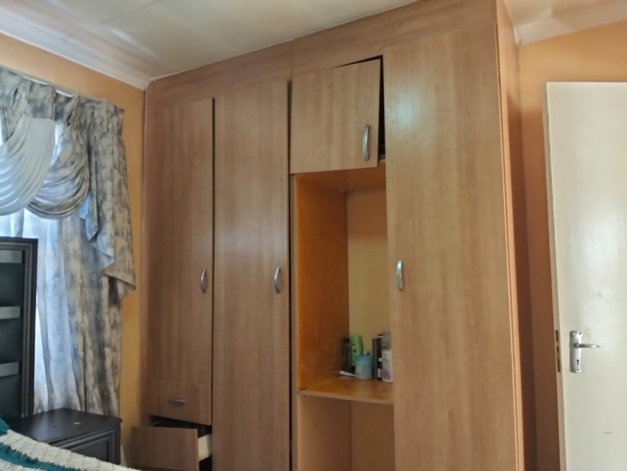  Bedroom Property for Sale in Clayville Gauteng