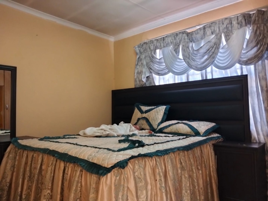  Bedroom Property for Sale in Clayville Gauteng