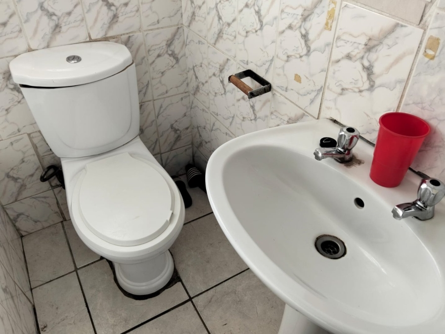  Bedroom Property for Sale in Clayville Gauteng