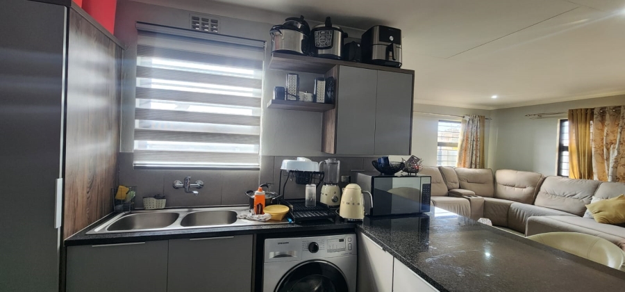 4 Bedroom Property for Sale in Albertsdal Gauteng