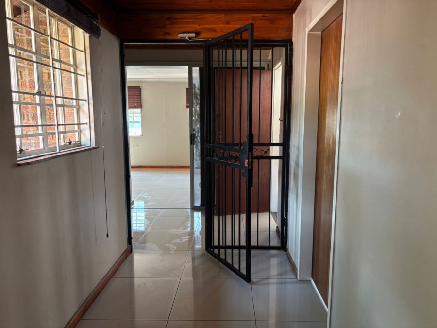 To Let 3 Bedroom Property for Rent in Fourways Gardens Gauteng