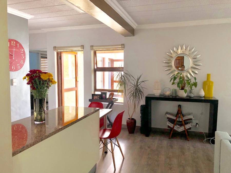 To Let 2 Bedroom Property for Rent in Bryanston Gauteng