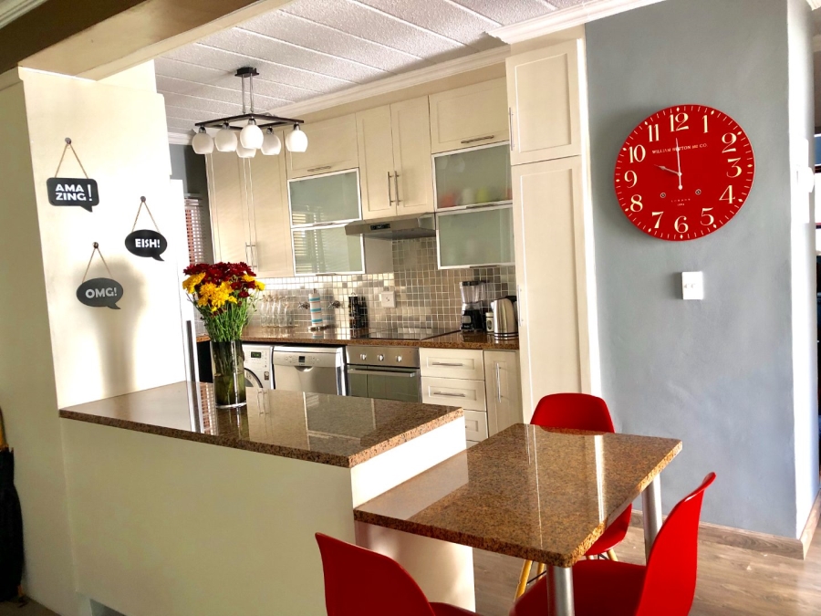 To Let 2 Bedroom Property for Rent in Bryanston Gauteng