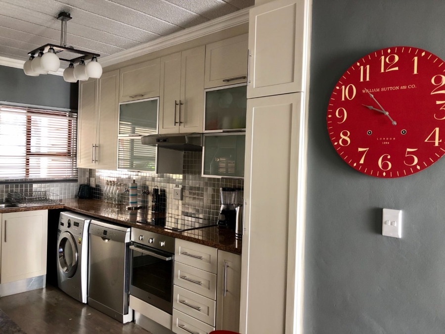 To Let 2 Bedroom Property for Rent in Bryanston Gauteng