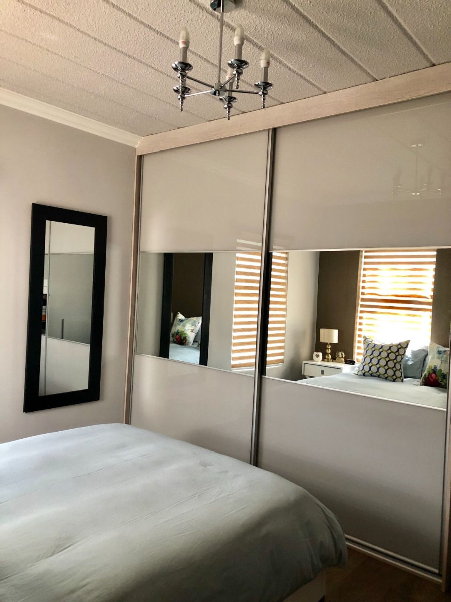 To Let 2 Bedroom Property for Rent in Bryanston Gauteng