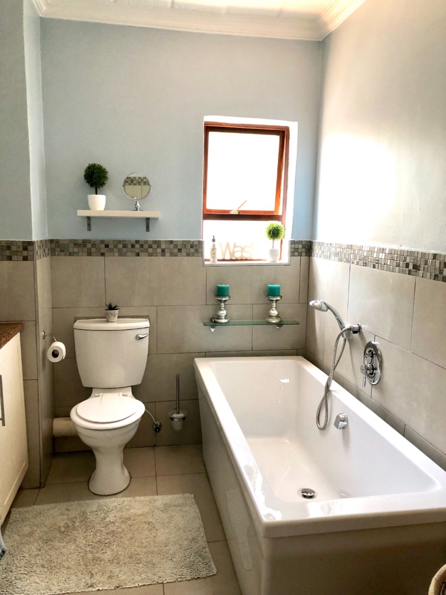 To Let 2 Bedroom Property for Rent in Bryanston Gauteng