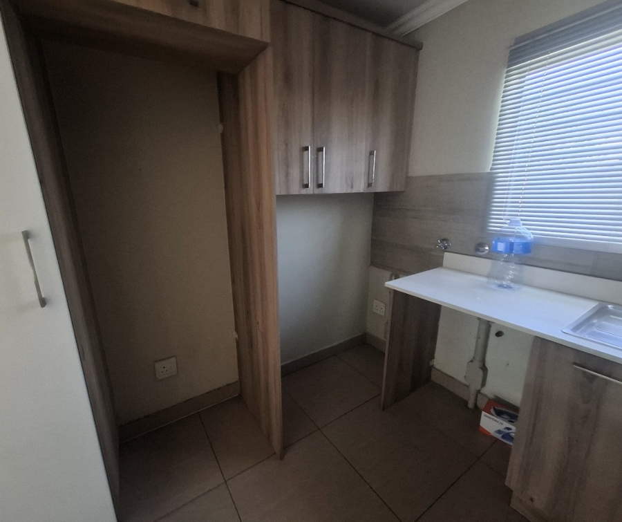 2 Bedroom Property for Sale in Andeon Gauteng