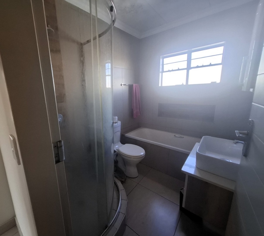 2 Bedroom Property for Sale in Andeon Gauteng