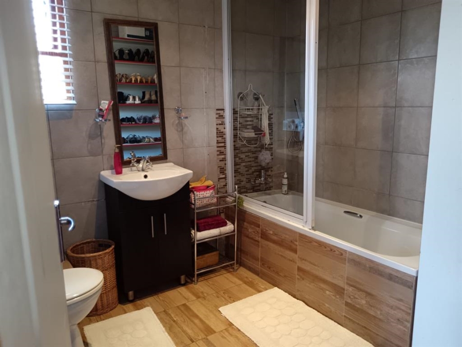 4 Bedroom Property for Sale in Carlswald Gauteng