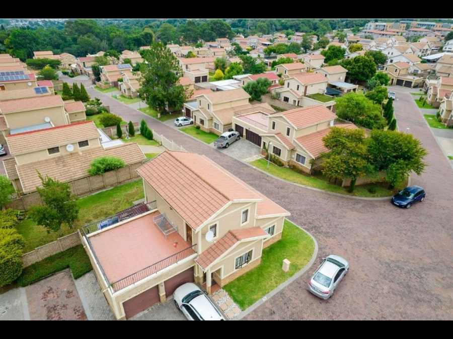 4 Bedroom Property for Sale in Carlswald Gauteng