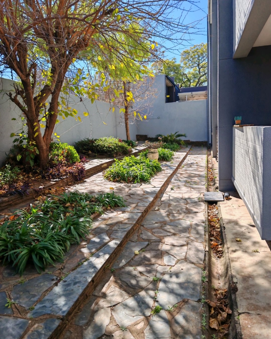 2 Bedroom Property for Sale in Linden Gauteng
